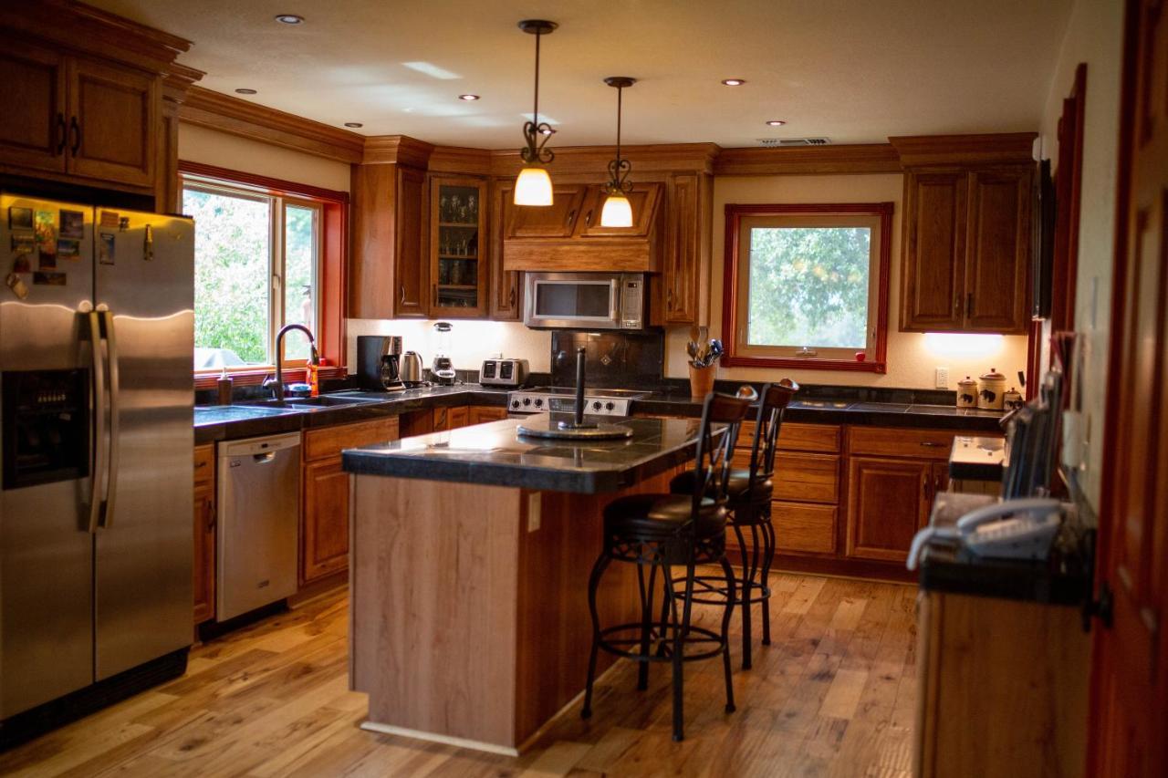 Riverfront Property With Waterfalls Near Yosemite And Bass Lake آوكهيرست المظهر الخارجي الصورة