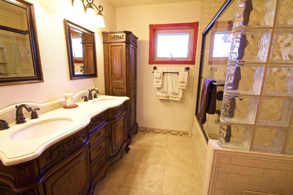 Riverfront Property With Waterfalls Near Yosemite And Bass Lake آوكهيرست الغرفة الصورة