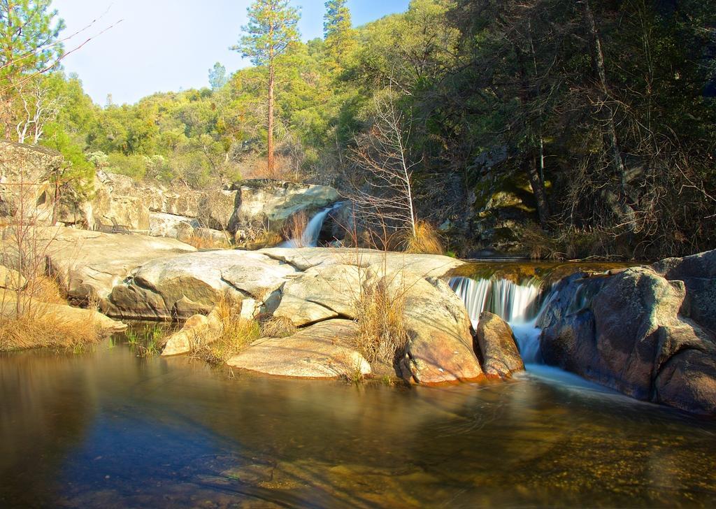 Riverfront Property With Waterfalls Near Yosemite And Bass Lake آوكهيرست الغرفة الصورة